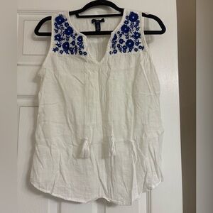 GAP White Top with Blue Floral Embroidery Size M